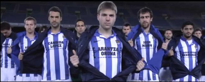 Camisetas em homenaje a los socios de la Real.