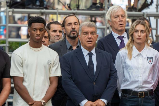 Alejandro Balde, Joan Laporta y Alexia Putellas, en la Diada de Catalunya (Foto: FC Barcelona).