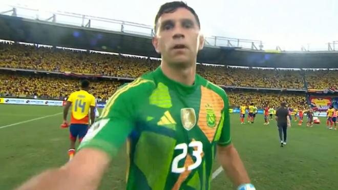 El Dibu Martínez tras el Colombia - Argentina (Captura @MovistarFutbol)