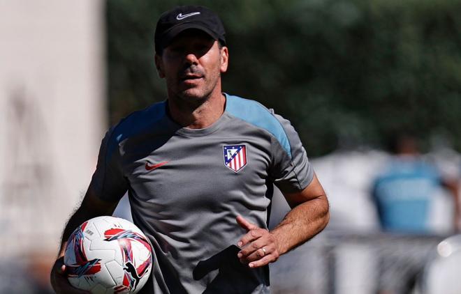 Diego Pablo Simeone, en un entrenamiento del Atlético de Madrid (Foto: ATM).