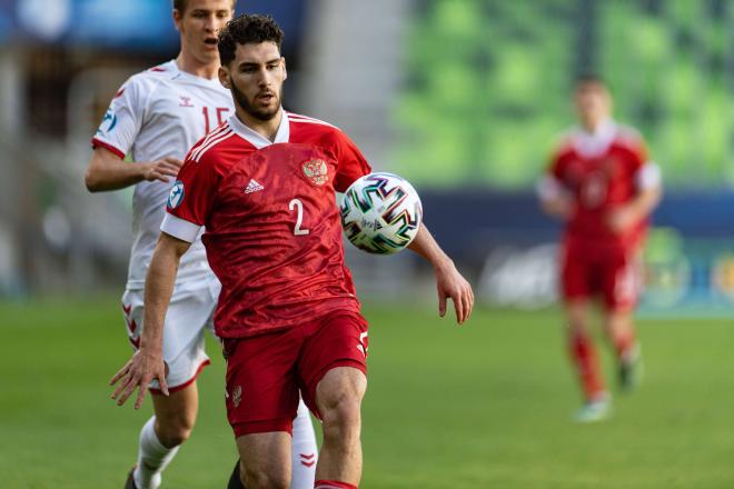 Tiknizyan, jugando con Armenia (Foto: Cordon Press).