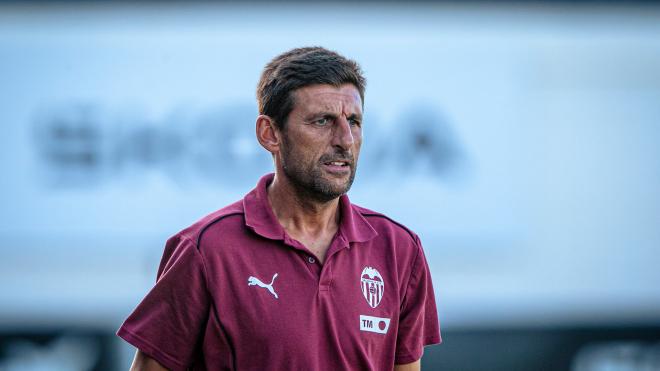 Miguel Ángel Angulo, entrenador del VCF Mestalla (Foto: Valencia CF).