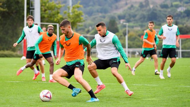 Oihan Sancet la lleva en la pachanga de Lezama (Foto: Athletic Club).