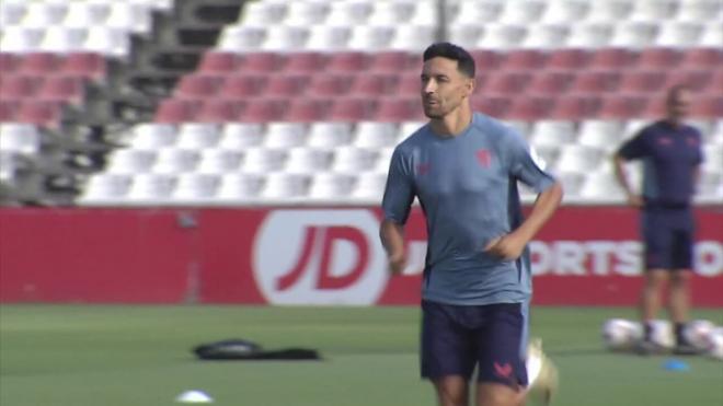 Jesús Navas, durante su participación en los rondos de entrenamiento.