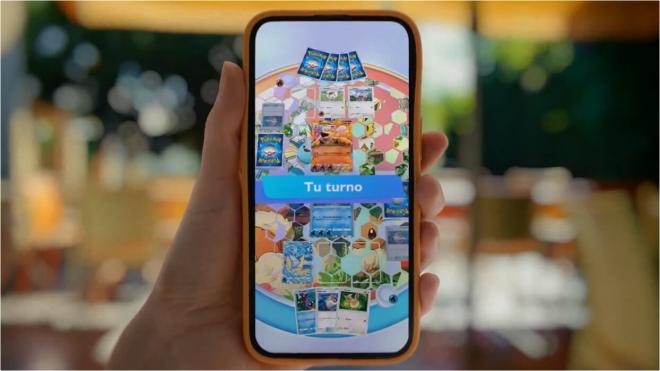 Algunos destellos del tráiler oficial dejan pantallas de Pokémon Pocket en castellano.