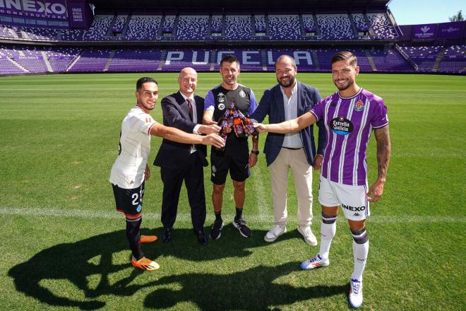 Renovación del patrocinio de Estrella Galicia (Foto: Real Valladolid).