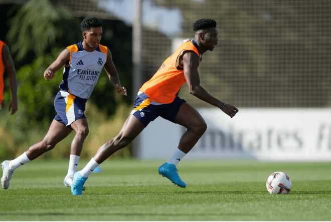 Tchouameni entrenando con Rodrygo en el Real Madrid (Foto: RM).