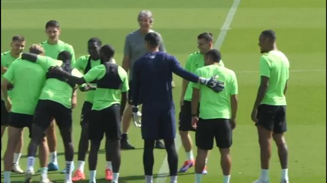 Pellegrini y sus jugadores, en un entrenamiento (Foto: Kiko Hurtado).