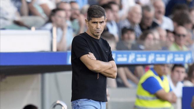 Antonio Hidalgo, dirigiendo al Huesca esta temporada. (Foto: SD Huesca)