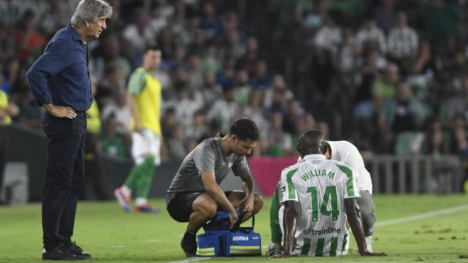 Pellegrini sigue de cerca la lesión de William Carvalho (Juan Antonio Hurtado)