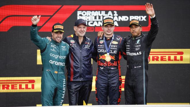 Fernando Alonso, Adrian Newey, Max Verstappen y Lewis Hamilton, en el GP de Canadá 2023 (Europa Pr