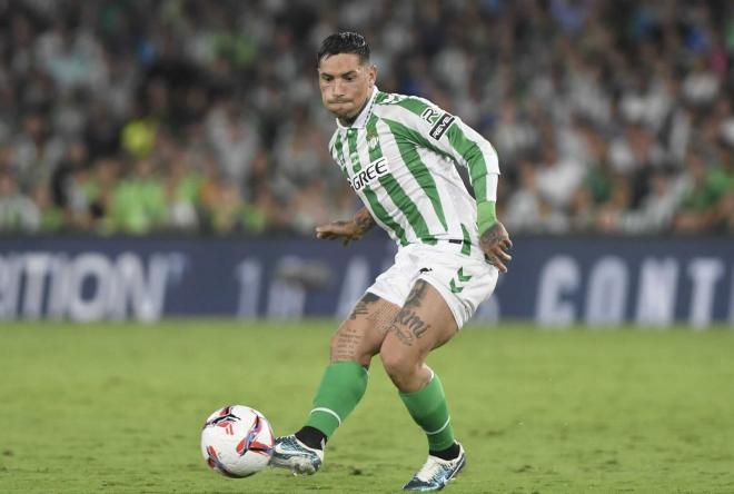 Chimy Ávila con la pelota  (Foto: Kiko Hurtado)