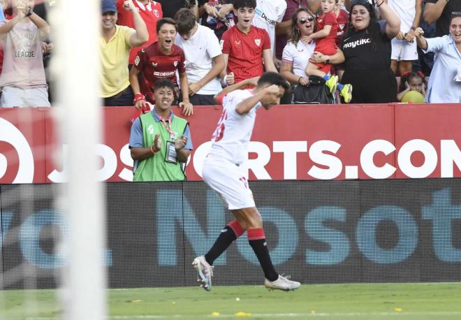 Jesús Navas celebra su gol al Getafe (Foto: Kiko Hurtado).