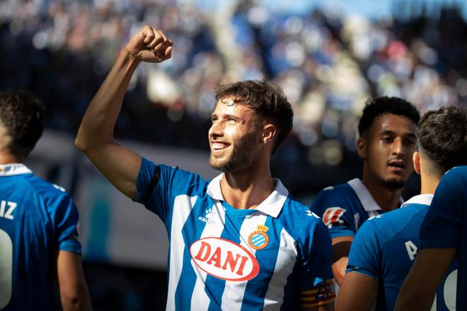 Javi Puado celebra uno de sus goles en el Espanyol-Alavés (FOTO: EFE).