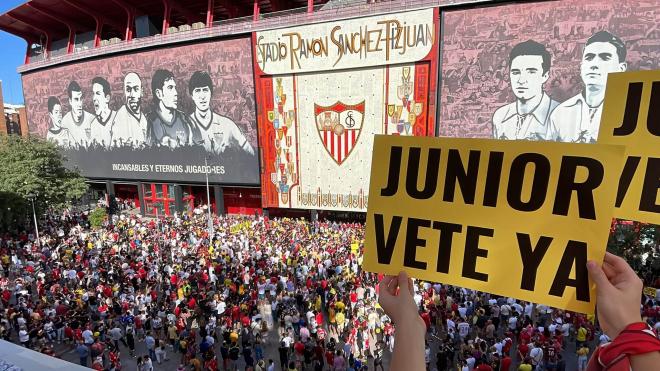 Manifestación del sevillismo contra la directiva (Kiko Hurtado)