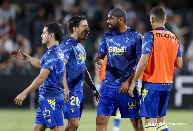 Fali Jiménez charla con Iza y Matos (Foto: LALIGA).