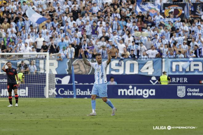 Dioni celebra su segundo gol de la temporada en el Málaga - Huesca (Foto: LALIGA).