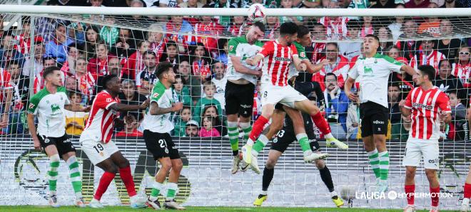 Racing - Sporting en El Sardinero (Foto: LALIGA).