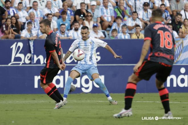Manu Molina, en el Málaga - Huesca (Foto: LALIGA).