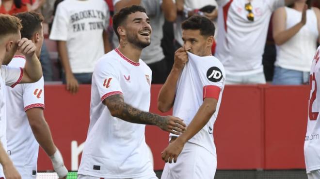 El beso al escudo de Jesús Navas frente al Getafe (Cordon Press)