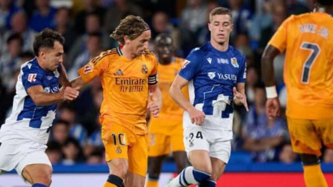 Luka Sucic junto a Modric en el Real Sociedad-Real Madrid (Foto: LaLiga).