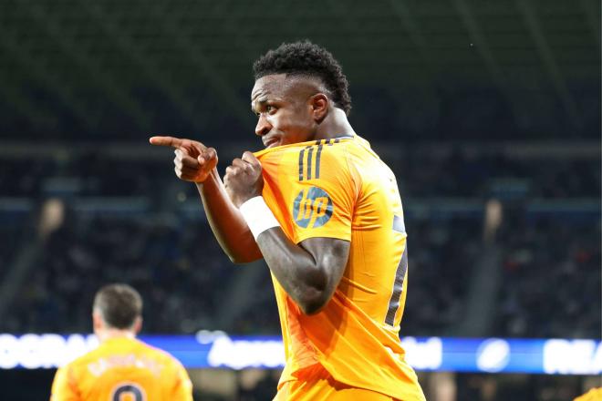 Vinicius celebra su gol en el Real Sociedad-Real Madrid (FOTO: Cordón Press).