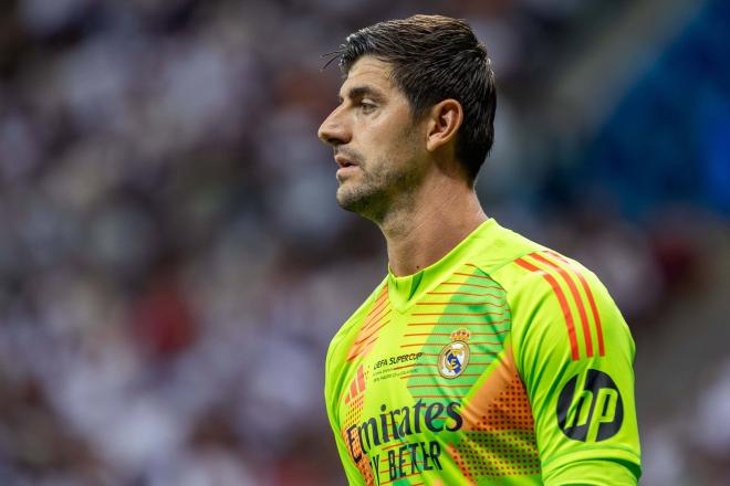 Courtois, en un partido del Real Madrid (FOTO: Cordón Press).