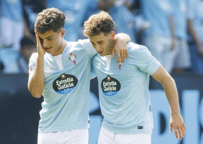 Hugo Álvarez celebra su gol con Pablo Durán en el Celta - Valladolid (Foto: LALIGA).