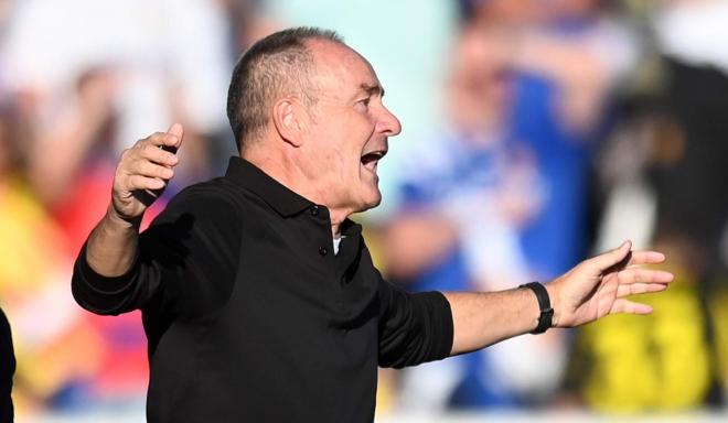 Víctor Fernández protesta en el Burgos - Real Zaragoza (Foto: LALIGA).