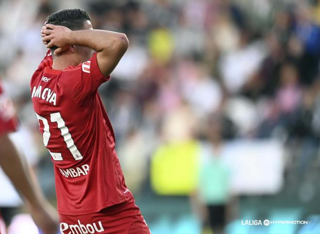 Toni Moya se lamenta en el Burgos - Real Zaragoza (Foto: LALIGA).