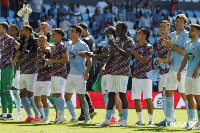 Los jugadores dan gracias a la afición (Foto: LaLiga).