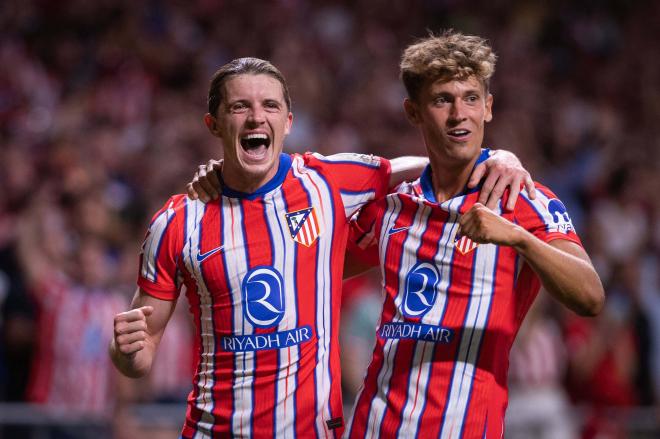 Conor Gallagher y Marcos Llorente celebran un gol en el Atlético-Valencia (Foto: Cordon Press).