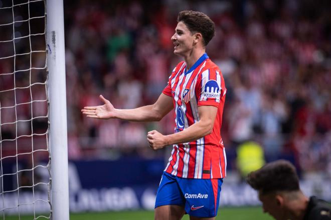 Julián Álvarez celebra su primer gol con el Atlético (Foto: Cordon Press).