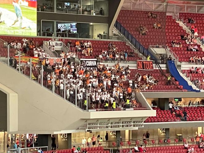 Afición del Valencia CF, antes del partido.