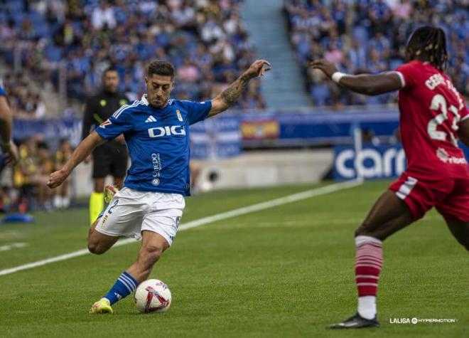 Lance de juego en el Oviedo - Cartagena. (Foto: LALIGA)