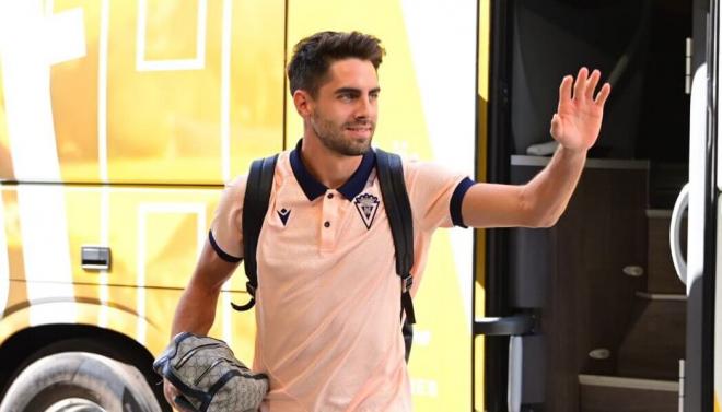 Sobrino, en la llegada al estadio (Foto: Cádiz CF).