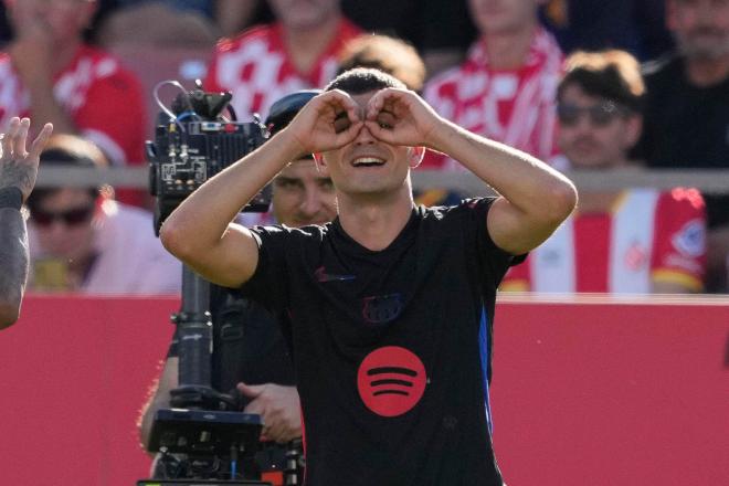 Pedri celebra el 0-4 del Barcelona en Montilivi (Foto: EFE).