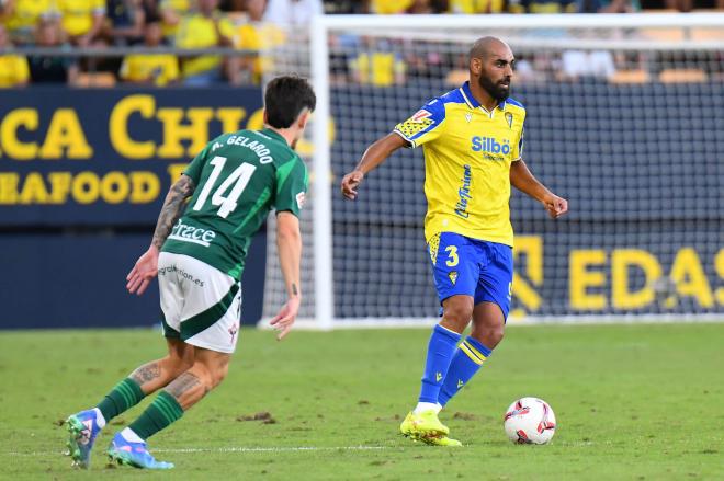 Fali, en el partido ante el Racing (Foto: Cádiz CF).