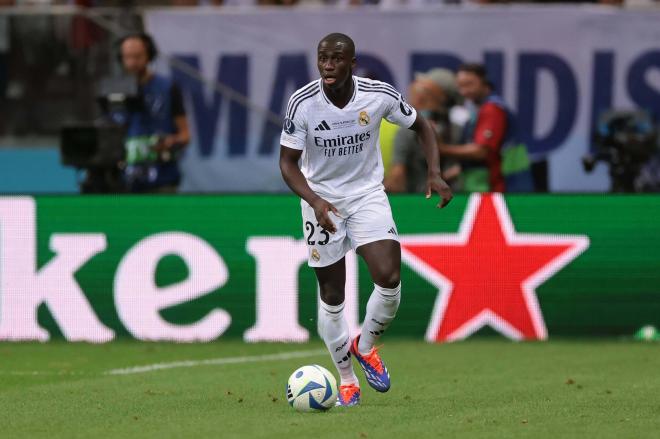 Ferland Mendy, en un partido con el Real Madrid (Foto: Cordon Press).