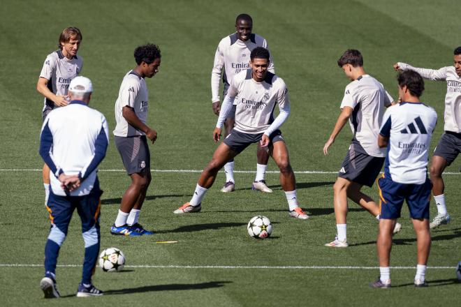 El Real Madrid entrenando para la Champions (Foto: Cordon Press).