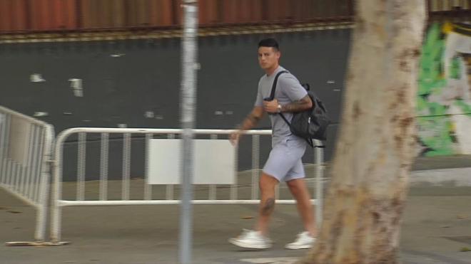 James Rodríguez llegando al Estadio de Vallecas (ElDesmarque)