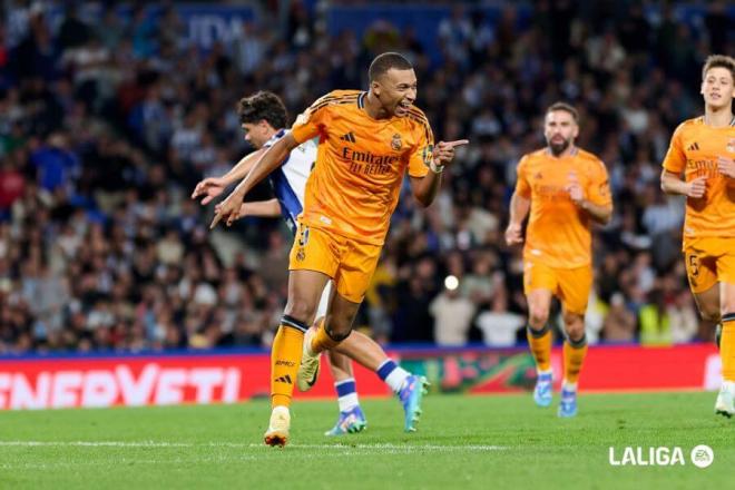 Kylian Mbappé celebrando su gol de penalti en Anoeta (Foto: LALIGA).