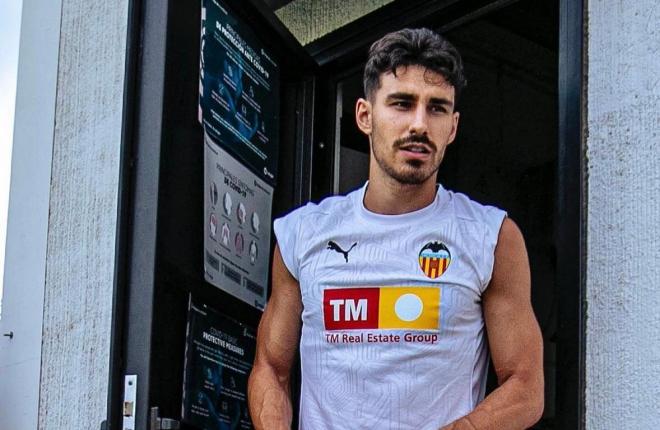 André Almeida, como Rafa Mir, trabajó al margen del grupo