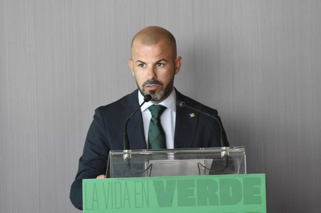 Manu Fajardo en la presentación de Giovani Lo Celso y Vitor Roque (foto: Kiko Hurtado).