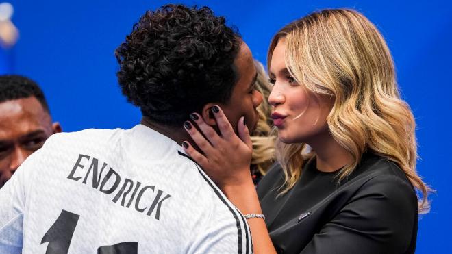 Endrick y Gabriely Miranda en la presentación del brasileño con el Real Madrid (Foto: Cordon Pres