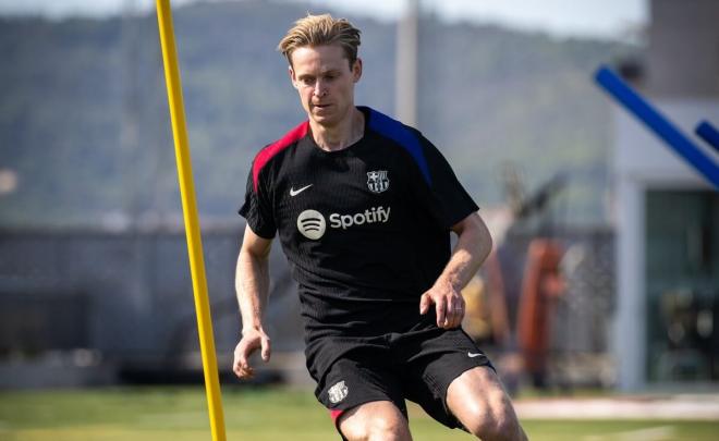 Frenkie De Jong se ejercita en la ciudad deportiva recuperándose de su lesión (Foto: FCB).