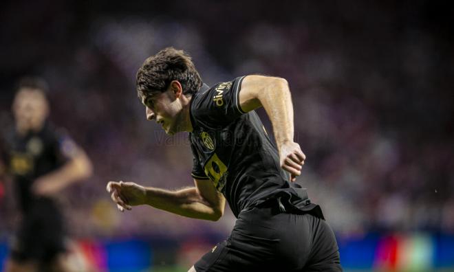 Javi Guerra, ante el Atlético (Foto: Valencia CF).