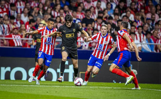 Javi Guerra, ante el Atlético (Foto: Valencia CF).