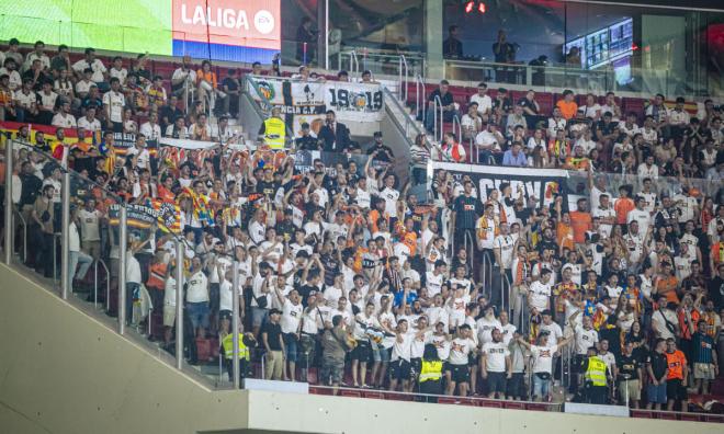 La afición desplazada al Metropolitano (Foto: Valencia CF).