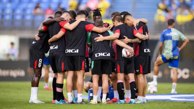 Piña del equipo rojiblanco ante la UD Las Palmas (Foto: Athletic Club).